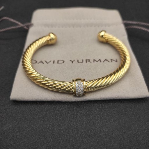 David Yurman Mban Classic Cábla Stáisiún Cuff Bracelet i 18K Ór Buí agus Pavé Diamonds 7mm