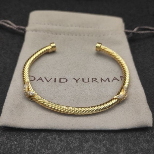 David Yurman Mban Petite Helena Cablespira Stáisiún Cuff Bracelet i 18K Ór Buí le Diamonds 4mm
