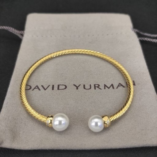 David Yurman Mban Solari Cablespira Cuff Bracelet i 18K Buí Óir le Péarlaí agus Diamonds 3mm
