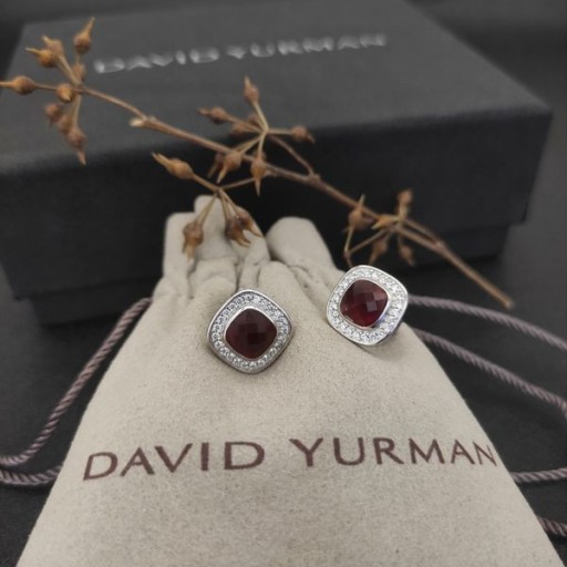 David Yurman Albion Stud Orecchini in Argento con Cristallo Rosso e Diamanti 7mm