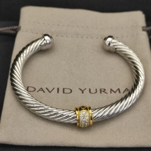 David Yurman 여자의 고전적인 케이블 역 팔목 팔찌 스털링 실버 사이즈의 18 캐럿 옐로우 골드 및 다이아몬드 파베 세팅 7mm
