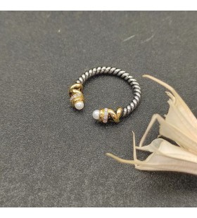 David Yurman 몸집이 작은 헬레나 반지 몸집이 작은 헬레나 링
스털링 실버 사이즈의 18 캐럿 옐로우 골드 진주와 다이아몬드 2.5mm