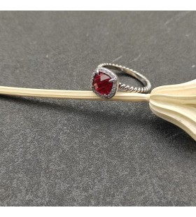 Prsten David Yurman Petite Chatelaine Pavé Oštrica od Srebra s родолитовым Flore i dijamantima 7 mm