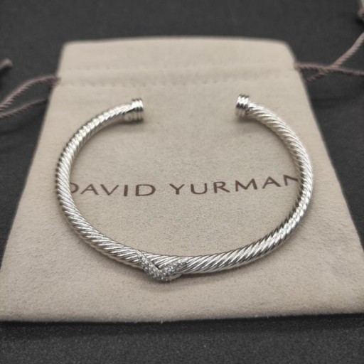 David Yurman Kvinnors X Classic Kabel-Station Manschett Armband Sterling Silver med Diamanter, 4mm