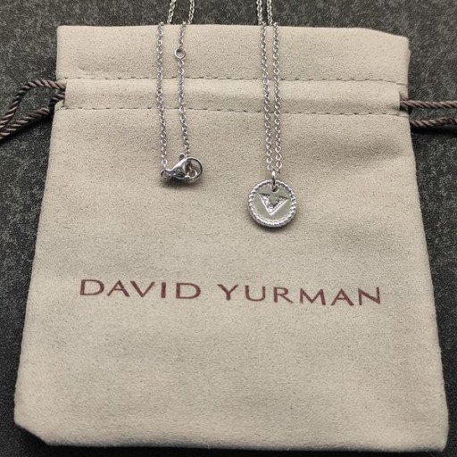 David Yurman Mujeres Inicial del Encanto del Collar de la Plata Esterlina con Diamantes de V
