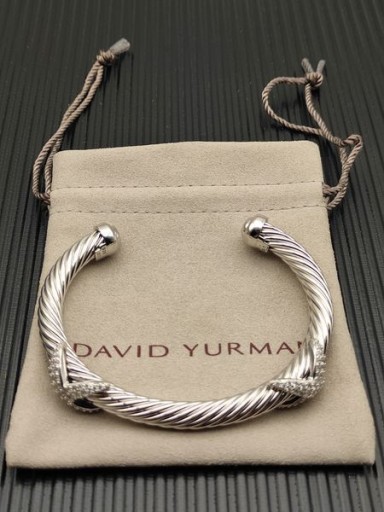 David Yurman المرأة صغيرتي هيلانة الكلاسيكية كابل محطة الكفة سوار من الفضة الاسترليني مع الماس 7mm